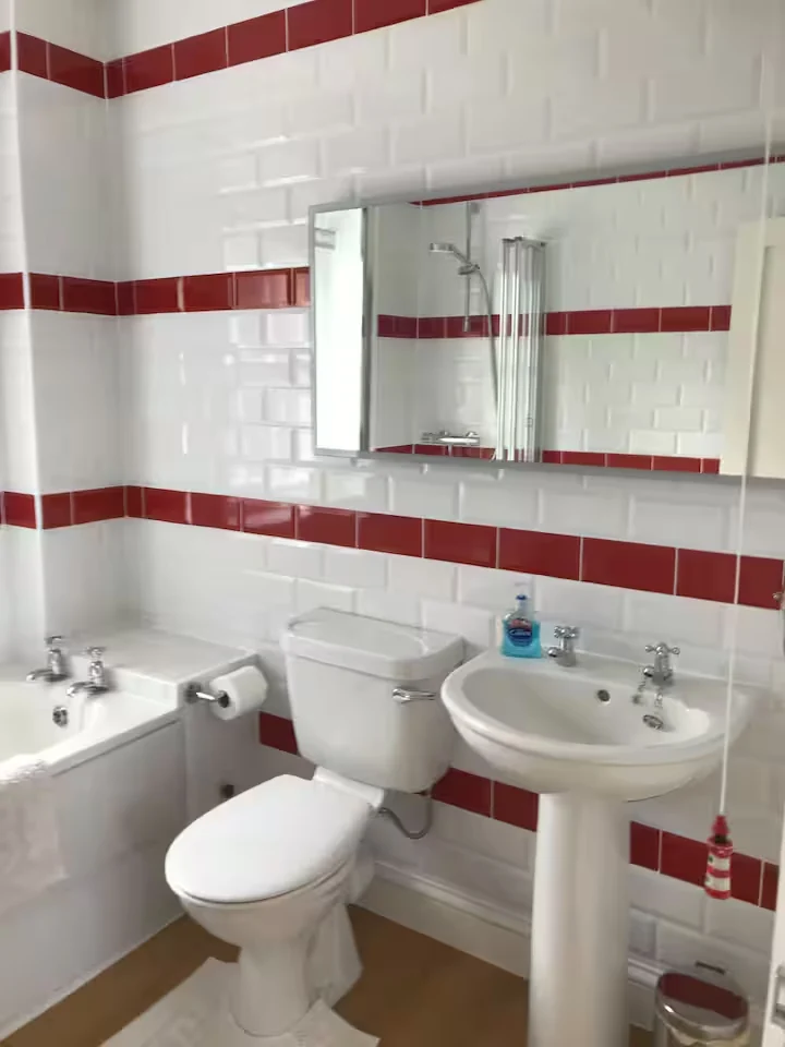 Sealark's bathroom with bath and shower