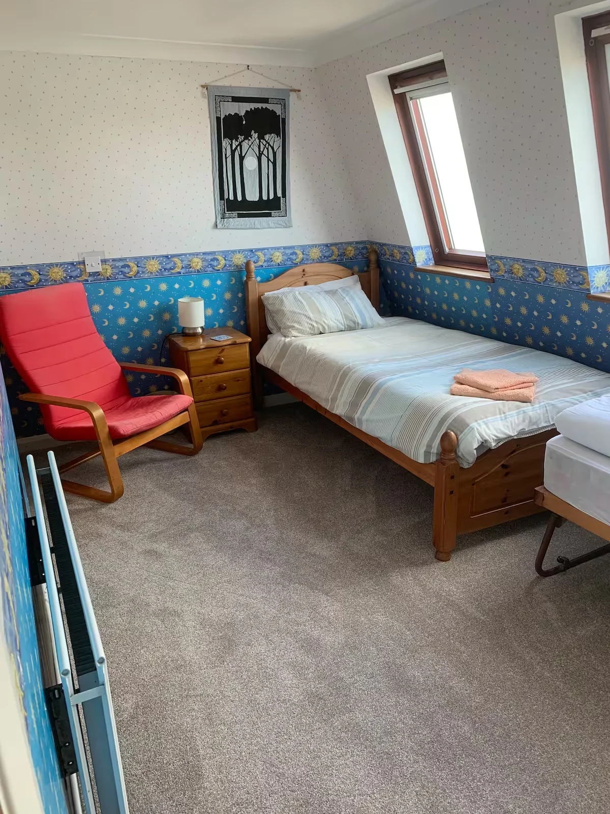 Sunberry's top-floor twin bedroom